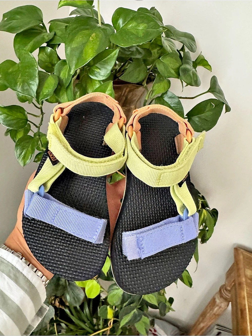 Teva Original Universal Kids Sandals Black & Yellow Girls 9c